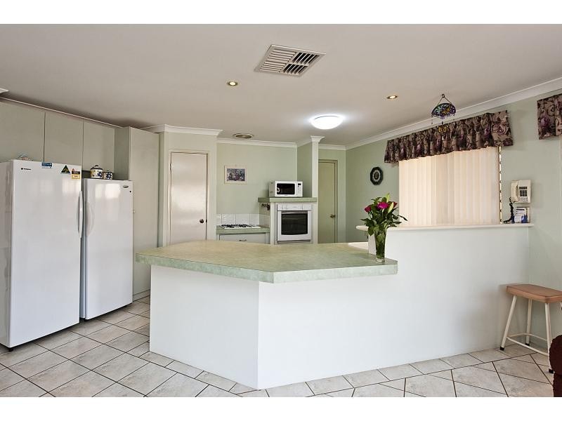 16 Sarah Ann Crescent, Warnbro WA 6169