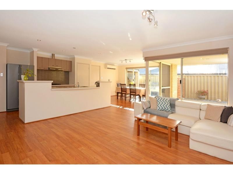 21 Shelburne Gardens, Ridgewood WA 6030