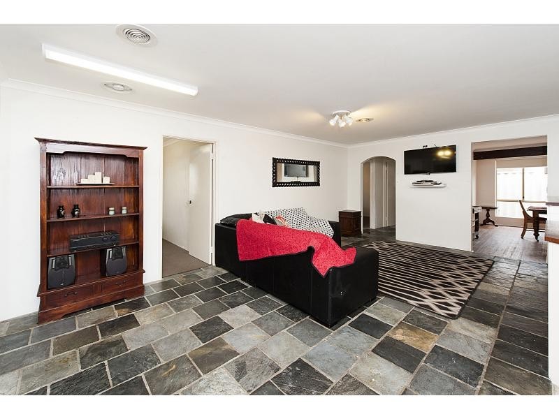 15 Leeward Close, Safety Bay WA 6169