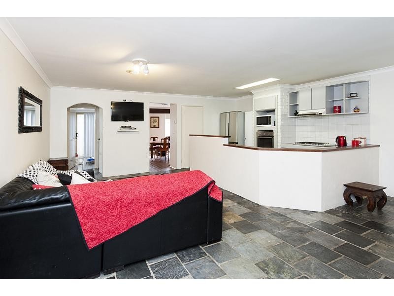 15 Leeward Close, Safety Bay WA 6169