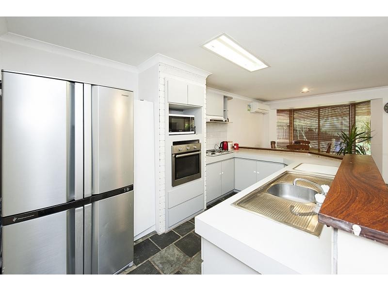 15 Leeward Close, Safety Bay WA 6169