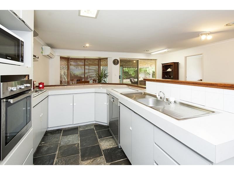 15 Leeward Close, Safety Bay WA 6169