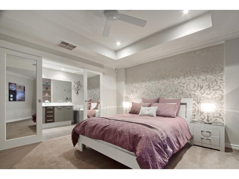 8 Regal Way, Madeley WA 6065