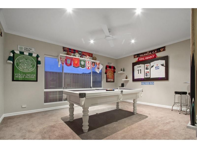 8 Regal Way, Madeley WA 6065