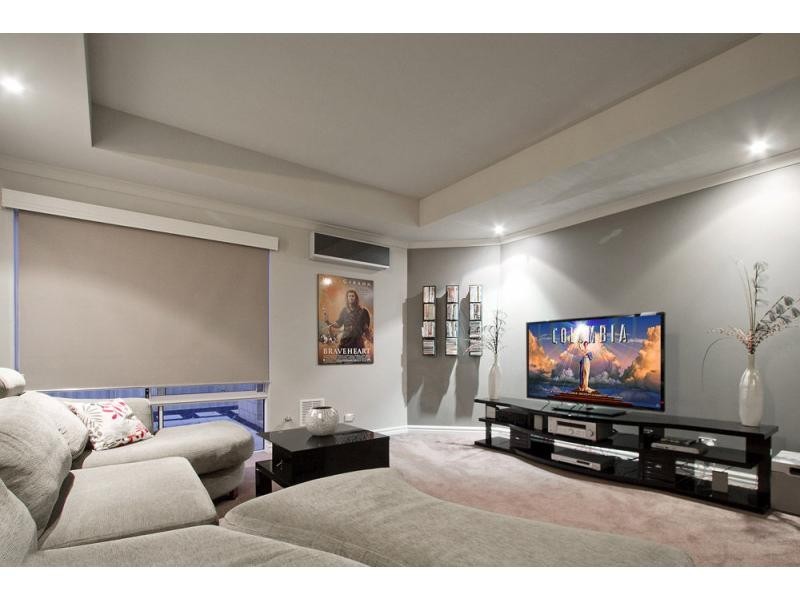 8 Regal Way, Madeley WA 6065