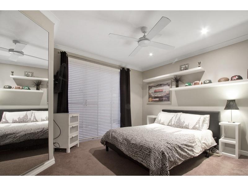 8 Regal Way, Madeley WA 6065