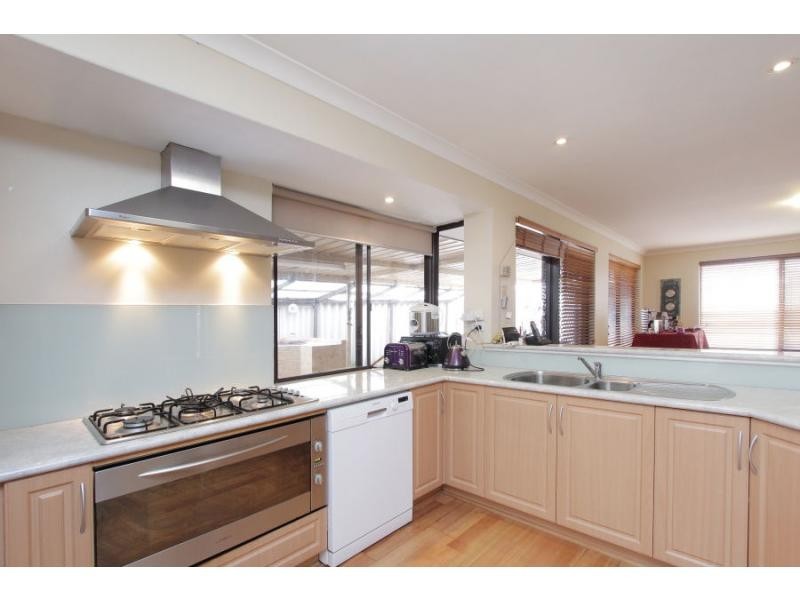 52 Cuthbertson Drive, Cooloongup WA 6168