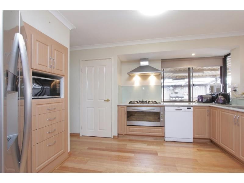 52 Cuthbertson Drive, Cooloongup WA 6168