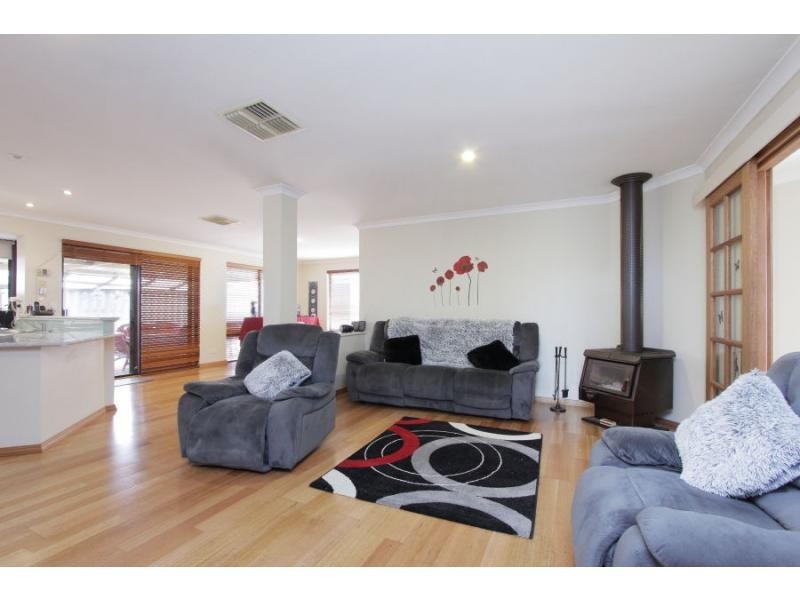 52 Cuthbertson Drive, Cooloongup WA 6168