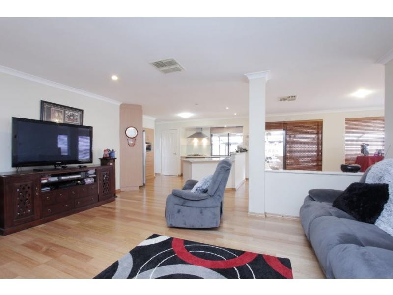 52 Cuthbertson Drive, Cooloongup WA 6168