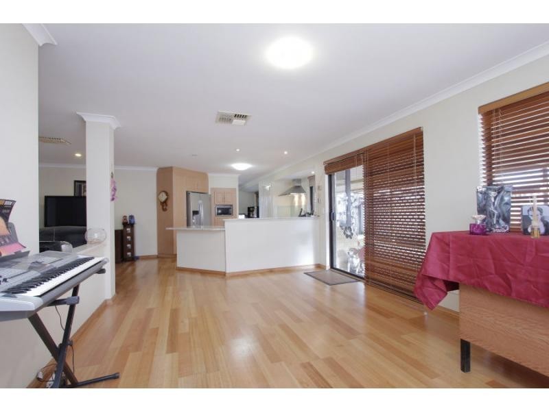 52 Cuthbertson Drive, Cooloongup WA 6168