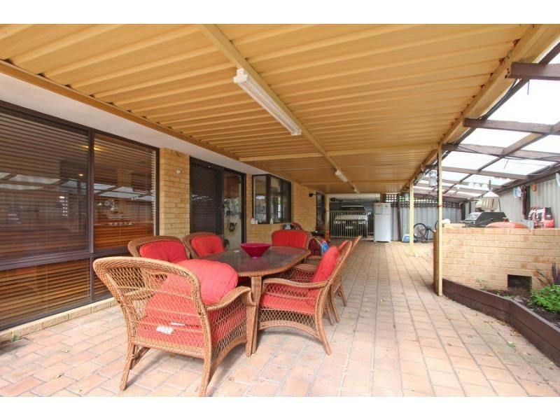 52 Cuthbertson Drive, Cooloongup WA 6168