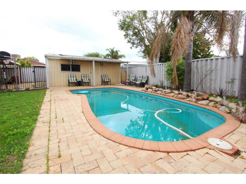 52 Cuthbertson Drive, Cooloongup WA 6168