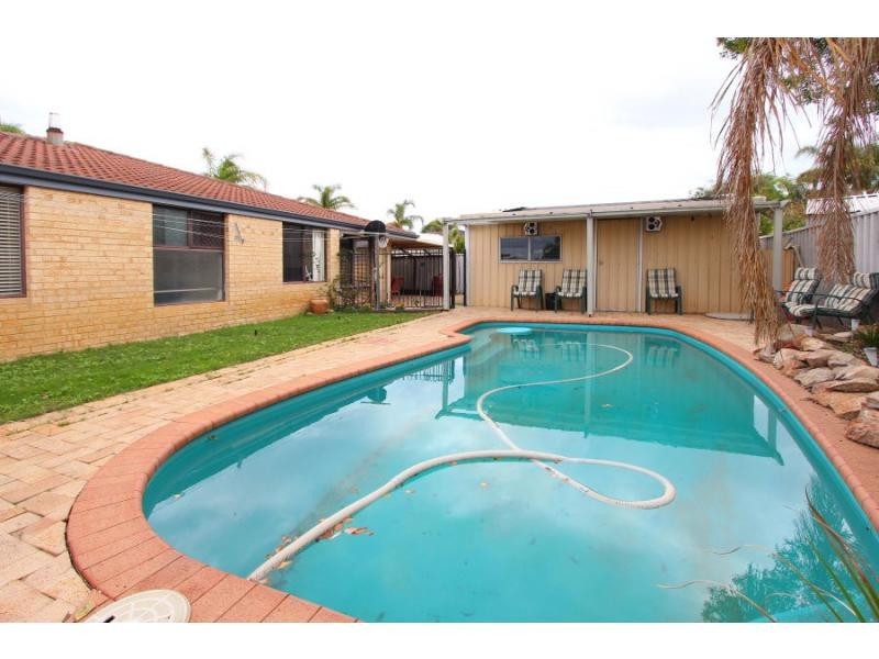 52 Cuthbertson Drive, Cooloongup WA 6168