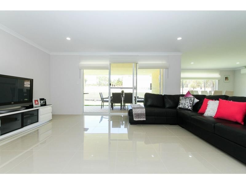 12 Seaflower Way, Gabbadah WA 6041