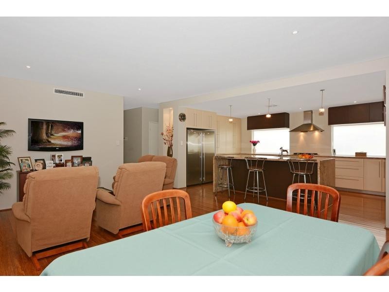 7 Santa Clara Crescent, Clarkson WA 6030