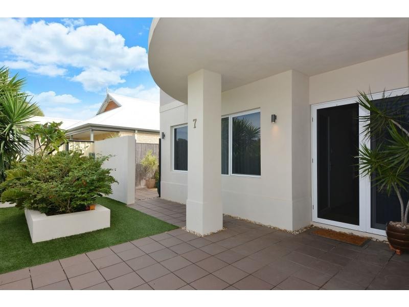 7 Santa Clara Crescent, Clarkson WA 6030