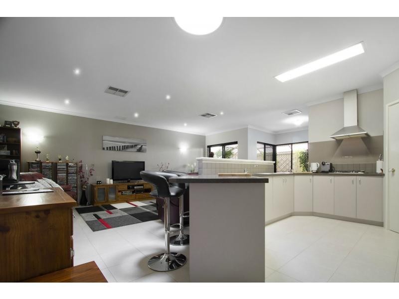 1 Hursthill Street, Madeley WA 6065