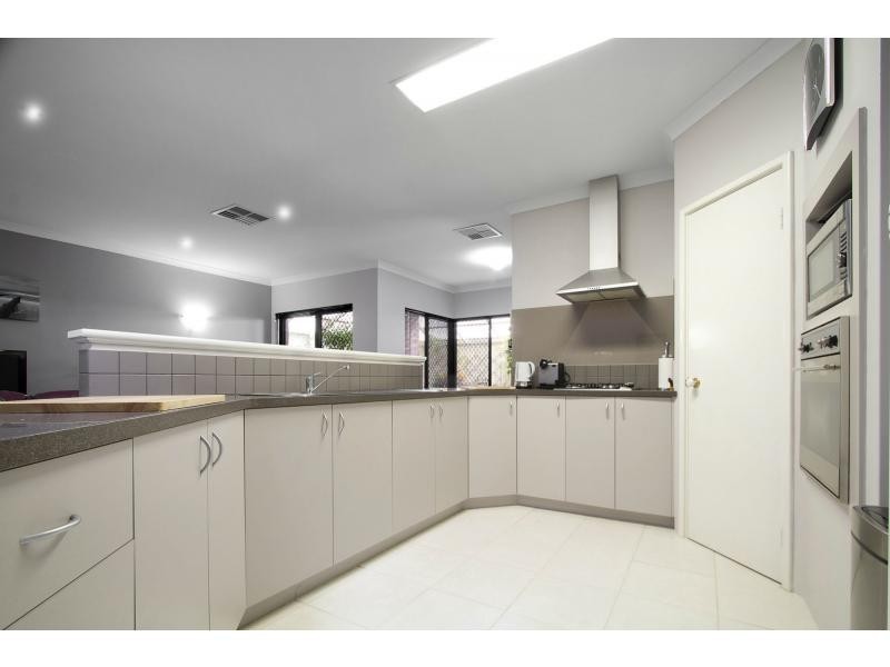 1 Hursthill Street, Madeley WA 6065