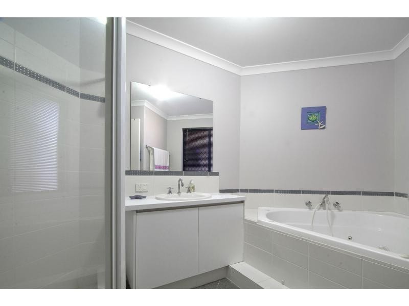 1 Hursthill Street, Madeley WA 6065