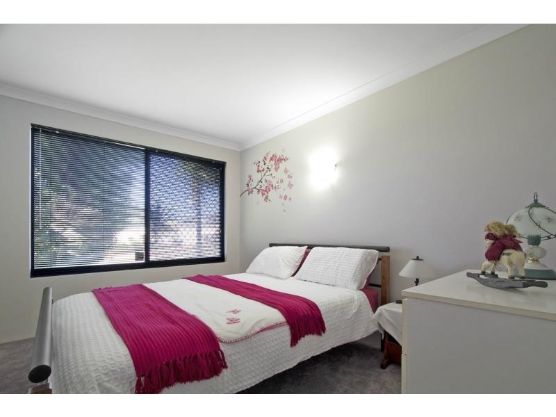 1 Hursthill Street, Madeley WA 6065