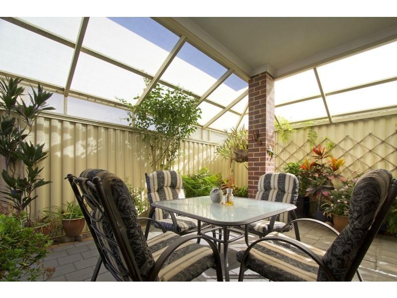 1 Hursthill Street, Madeley WA 6065