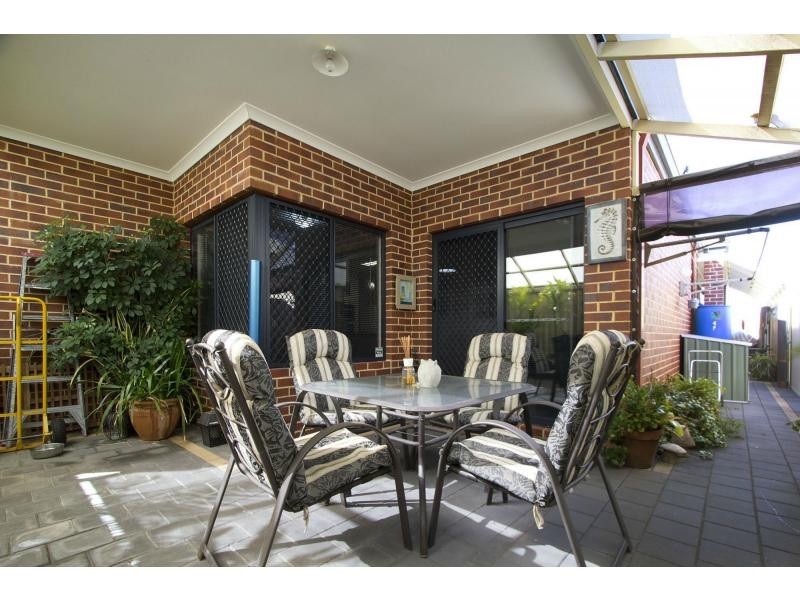 1 Hursthill Street, Madeley WA 6065