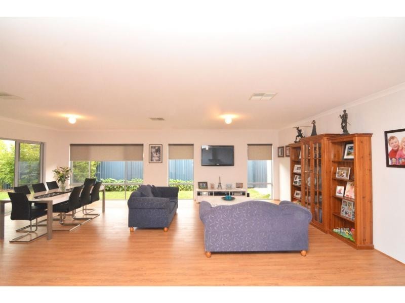 1 Lagoon Pass, Baldivis WA 6171