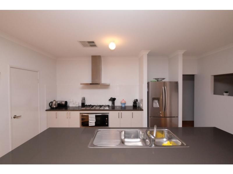 1 Lagoon Pass, Baldivis WA 6171