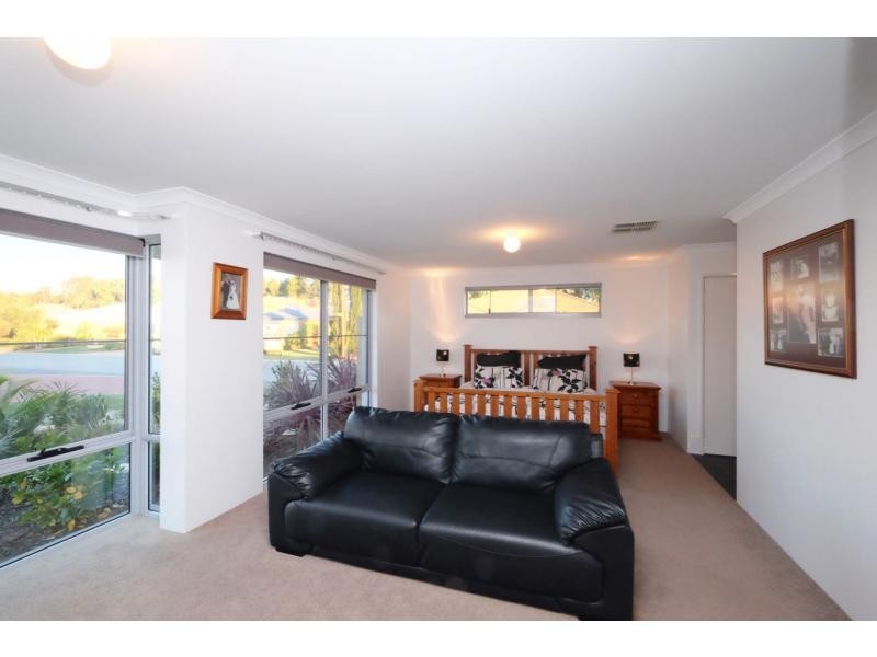 1 Lagoon Pass, Baldivis WA 6171