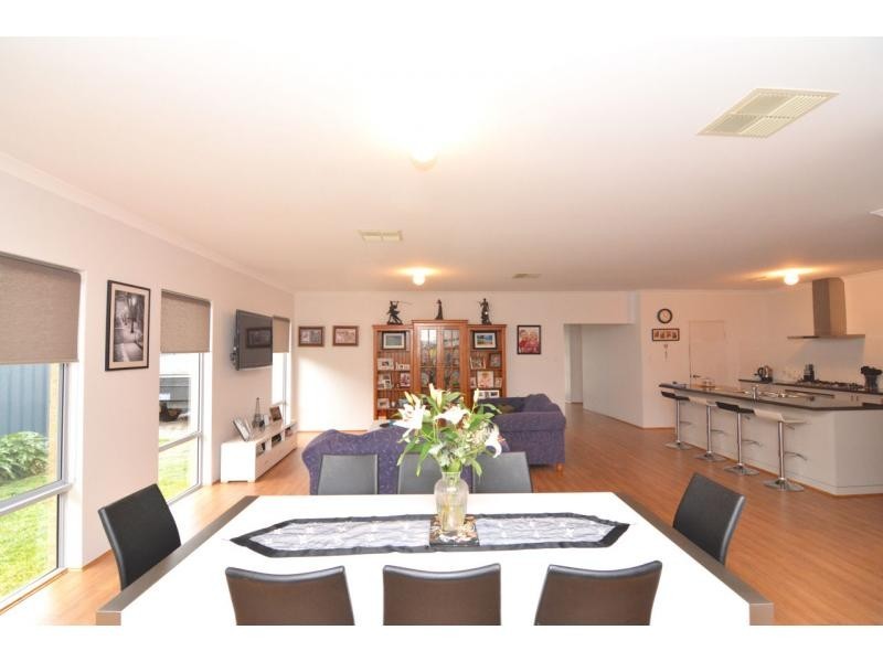 1 Lagoon Pass, Baldivis WA 6171