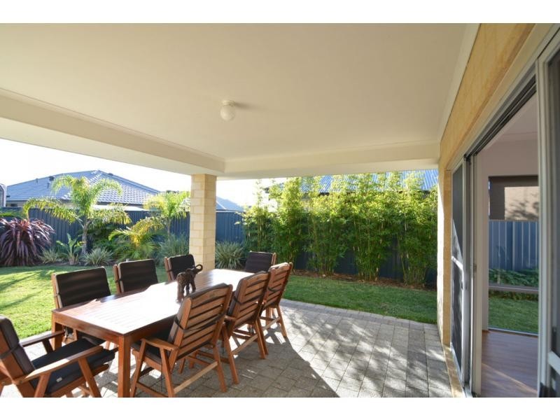 1 Lagoon Pass, Baldivis WA 6171