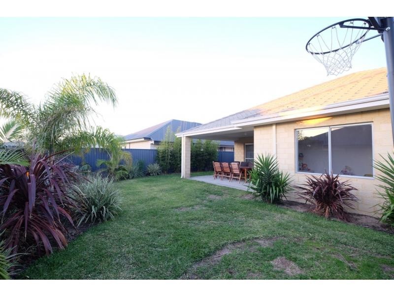 1 Lagoon Pass, Baldivis WA 6171