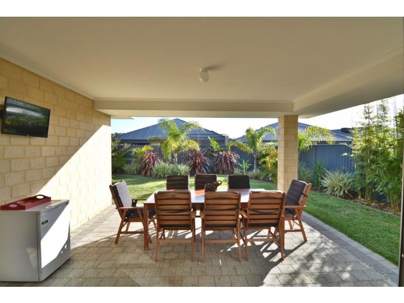 1 Lagoon Pass, Baldivis WA 6171