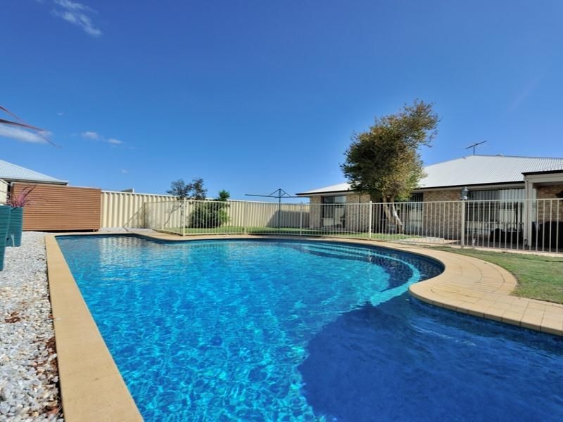 15 Morfontaine Parade, Port Kennedy WA 6172