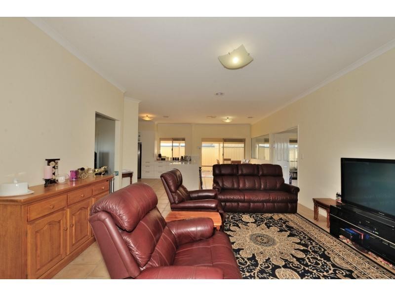 15 Morfontaine Parade, Port Kennedy WA 6172