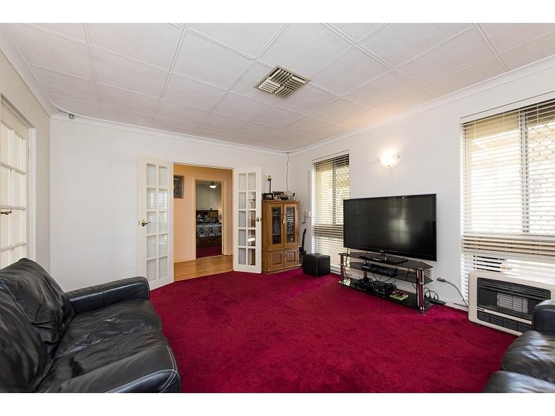 15 June Road, Safety Bay WA 6169