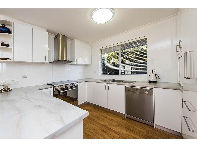 15 June Road, Safety Bay WA 6169