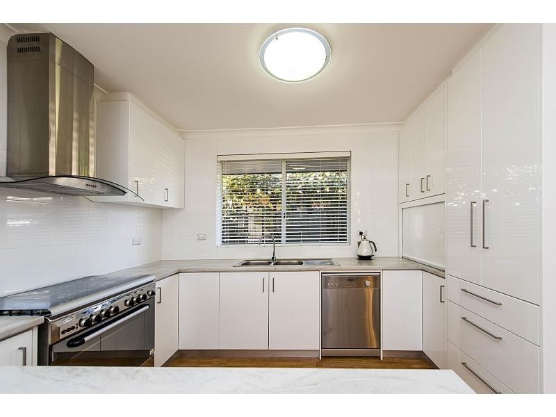 15 June Road, Safety Bay WA 6169