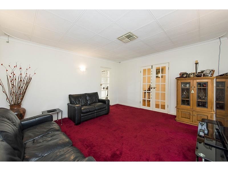 15 June Road, Safety Bay WA 6169