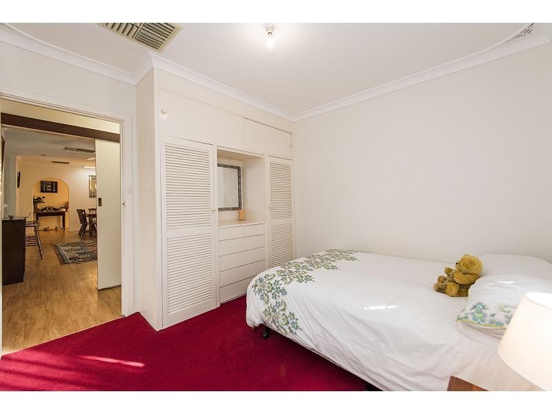 15 June Road, Safety Bay WA 6169