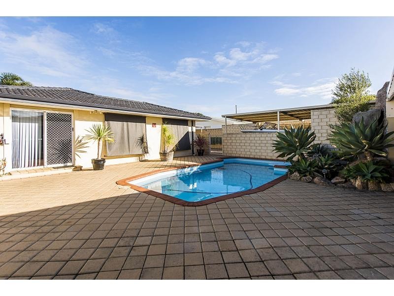 15 June Road, Safety Bay WA 6169