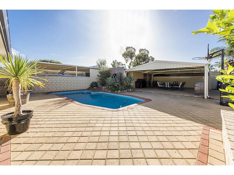 15 June Road, Safety Bay WA 6169