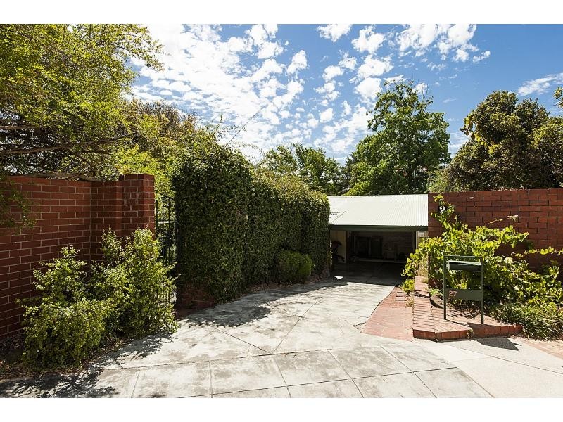 27 River Way, Salter Point WA 6152