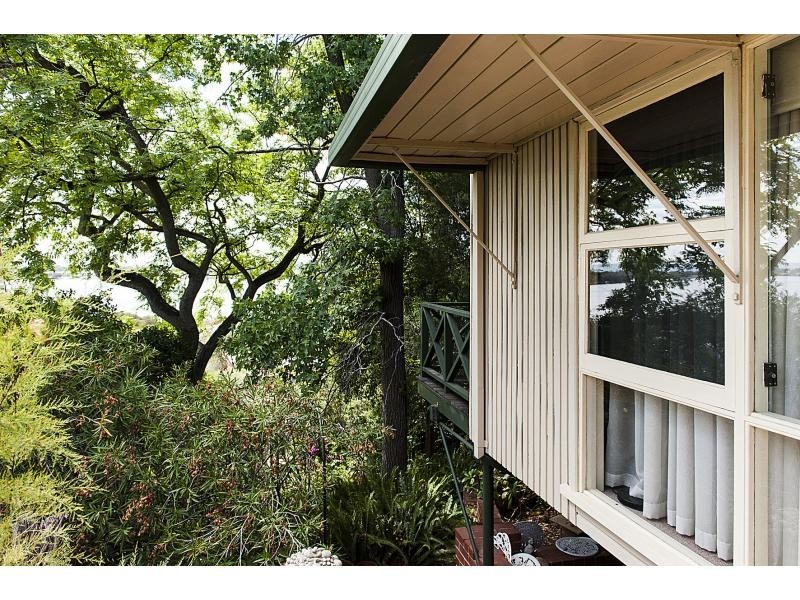 27 River Way, Salter Point WA 6152