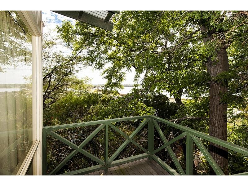 27 River Way, Salter Point WA 6152