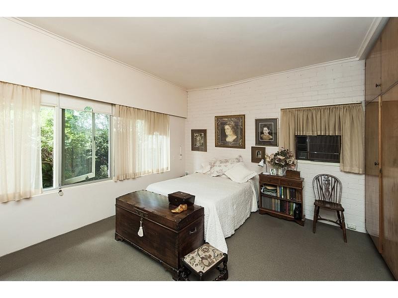 27 River Way, Salter Point WA 6152