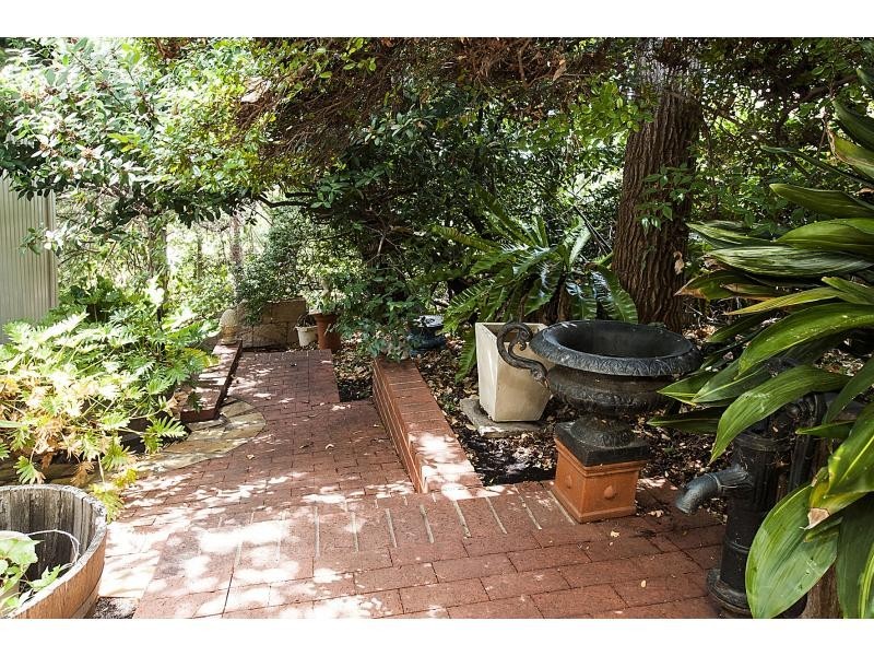 27 River Way, Salter Point WA 6152