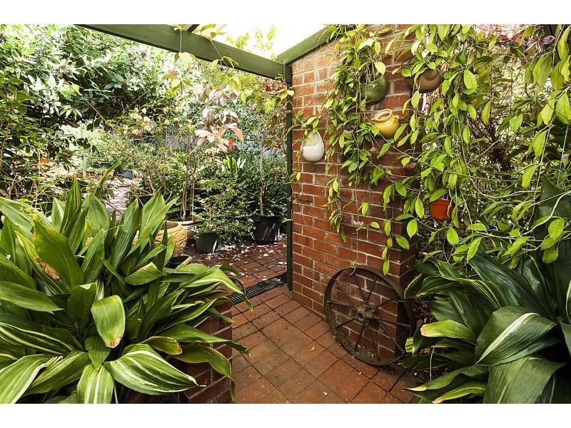 27 River Way, Salter Point WA 6152