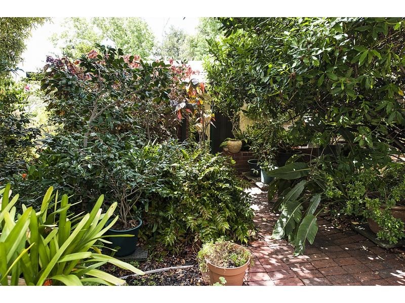 27 River Way, Salter Point WA 6152